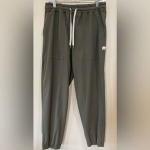 Vuori Miles Jogger in Oregano- Size Medium